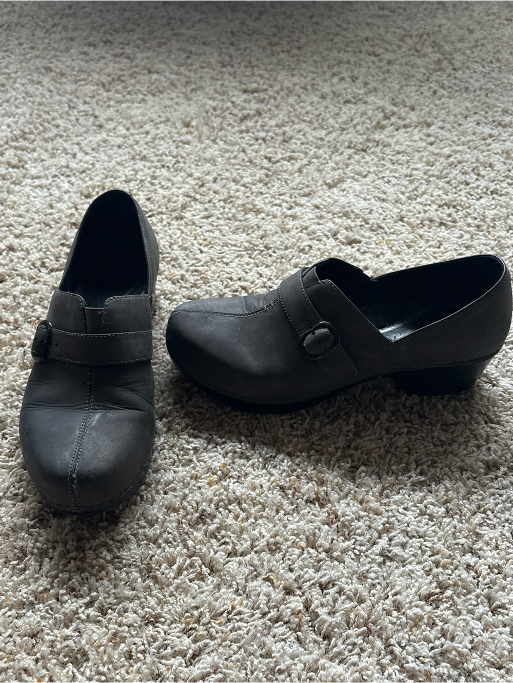 Dansko Tamara Nubuck Leather Gray Clogs Belted Womens Size 9.5